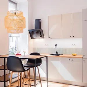 https://cozy-studio-near-the-city-center.warsawhotelspoland.com